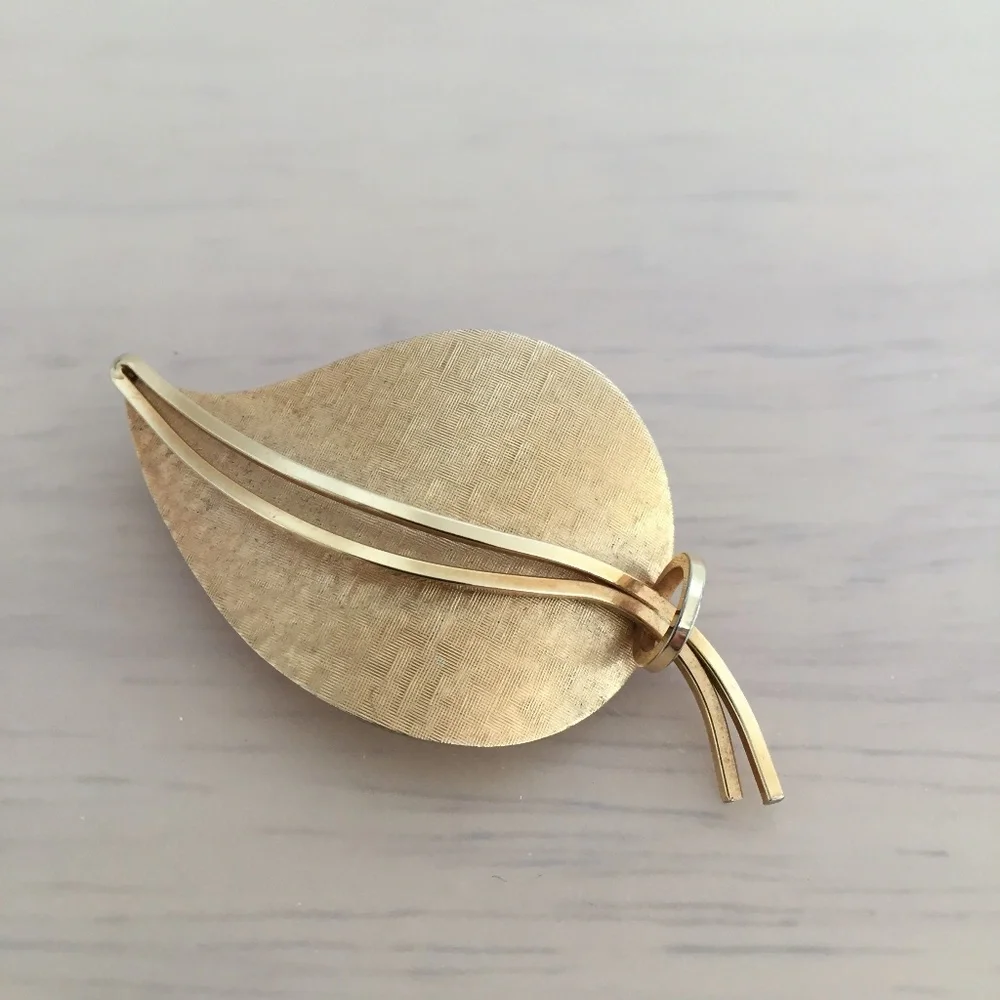 Vintage Gold Brooch - Picture 1 of 3